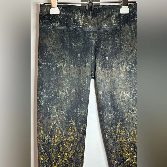 NWT Spiritual Gangster Crackled Print Black, Green, Yellow Leggings Size XS/S - Picture 3 of 5